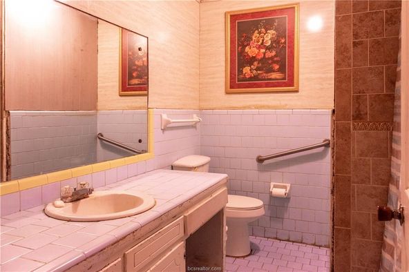 1009 W 18th St, Bryan, TX 77803